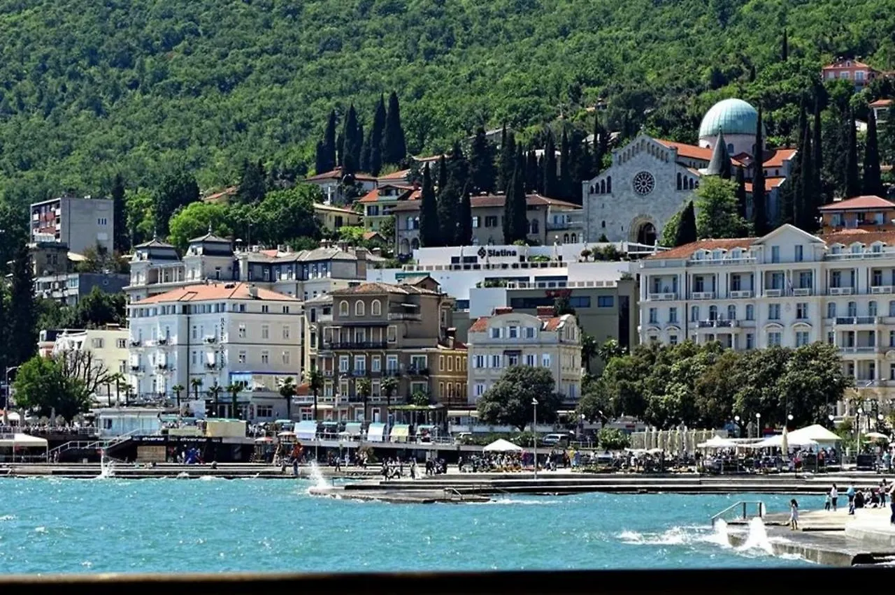 Villa Pelda Apartment, sea view, parking, pet friendly Opatija Croatie