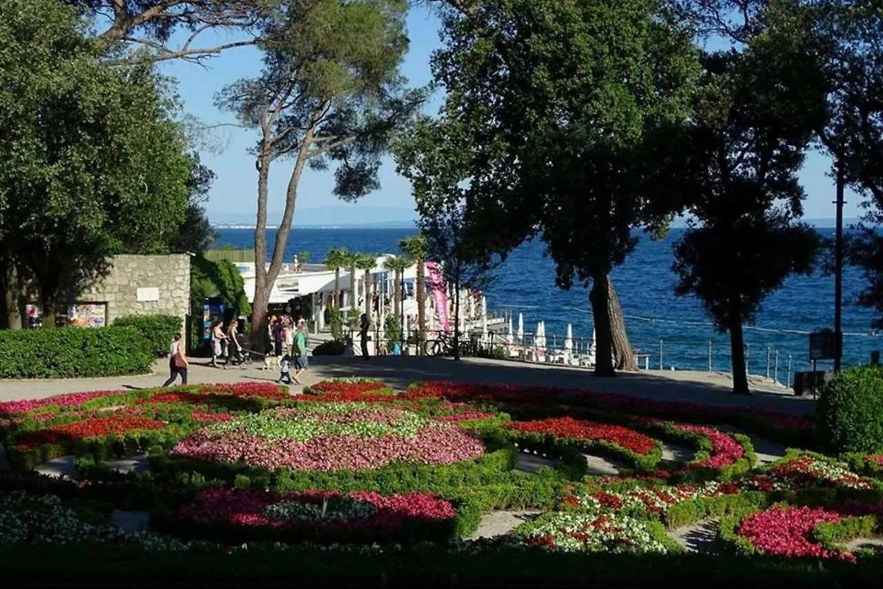Villa Pelda Apartment, sea view, parking, pet friendly Opatija 0*,  Croatie