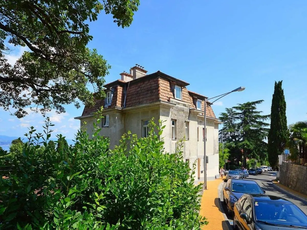 Villa Pelda Apartment, sea view, parking, pet friendly Opatija Appartement